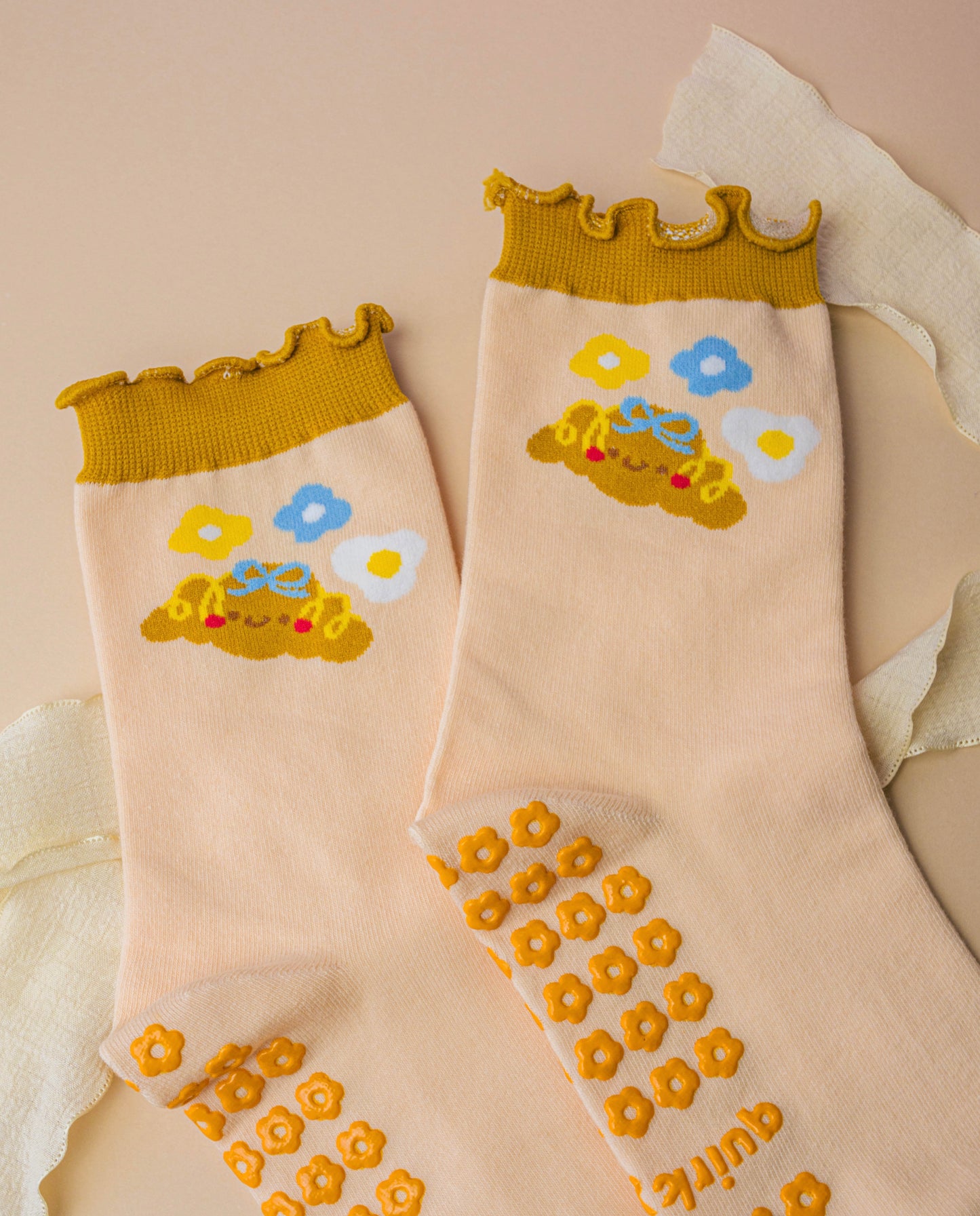 Butter croissant Fleur Pilates Socks